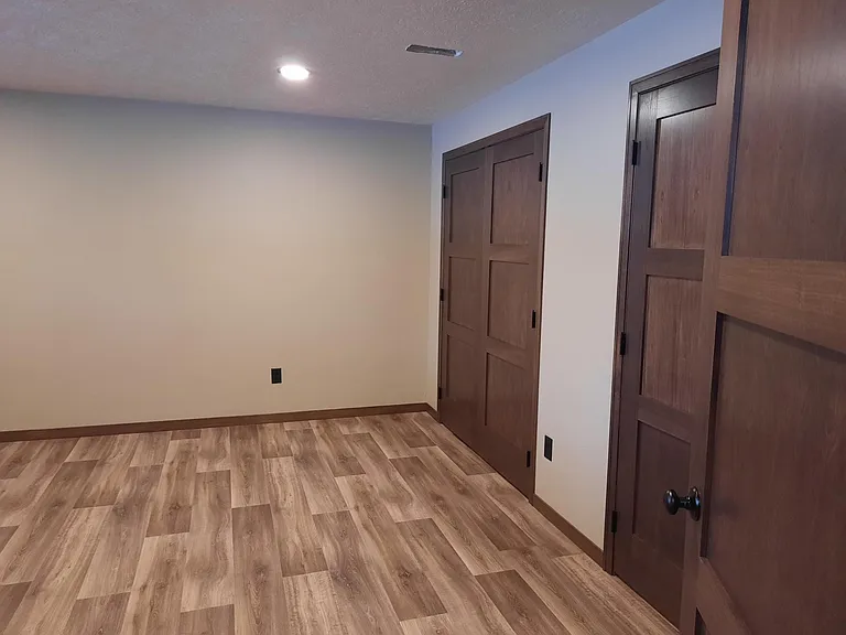 909 S Charlotte Ave — Photo 16