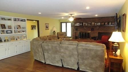 5th image of 2807 Country Club Dr