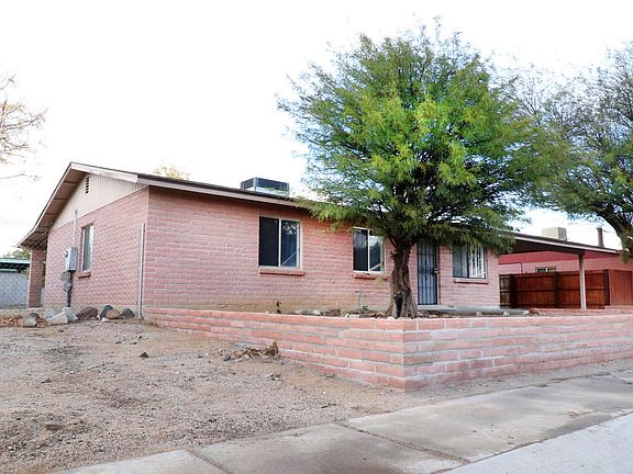 2nd image of 3815 E Lakeview Cir