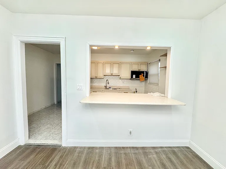 2558 E 2nd St #2F — Photo 8