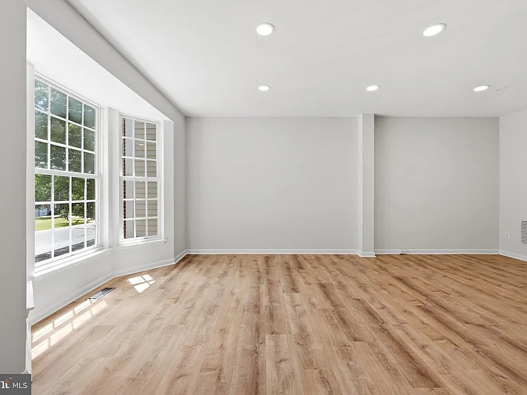 8972 Benchmark Ln — Photo 2