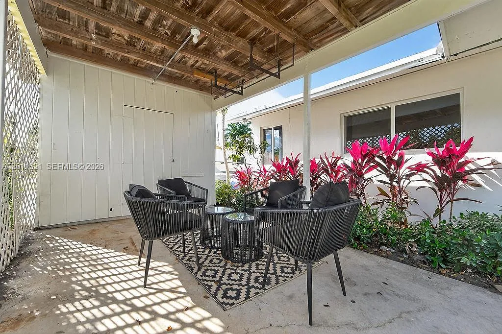 North Palm Beach Village — Photo 1