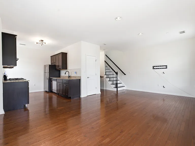7 Myrtle St — Photo 1