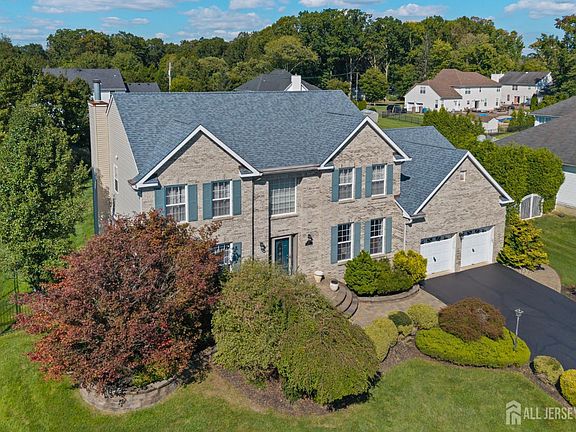 5th image of 20 Mitchell Dr