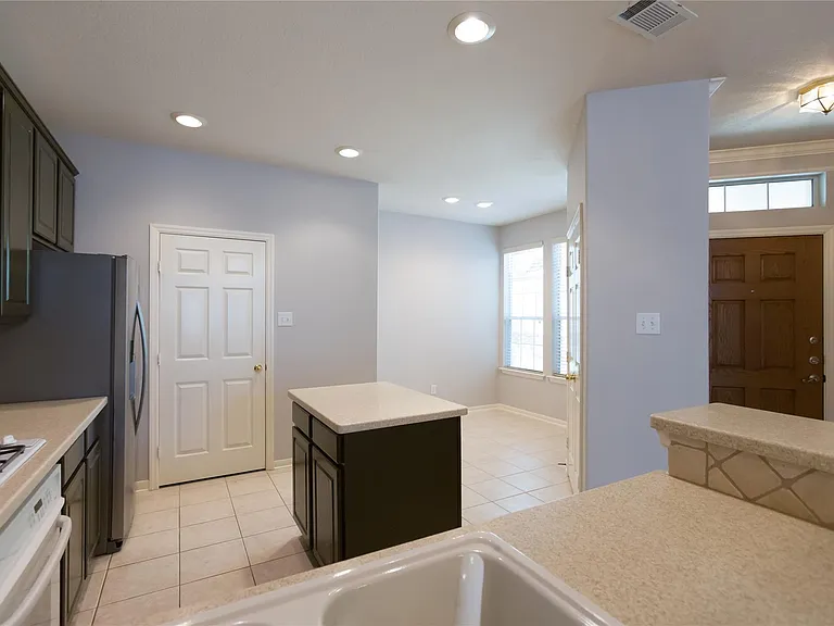 7907 Glenn Cliff Dr — Photo 6