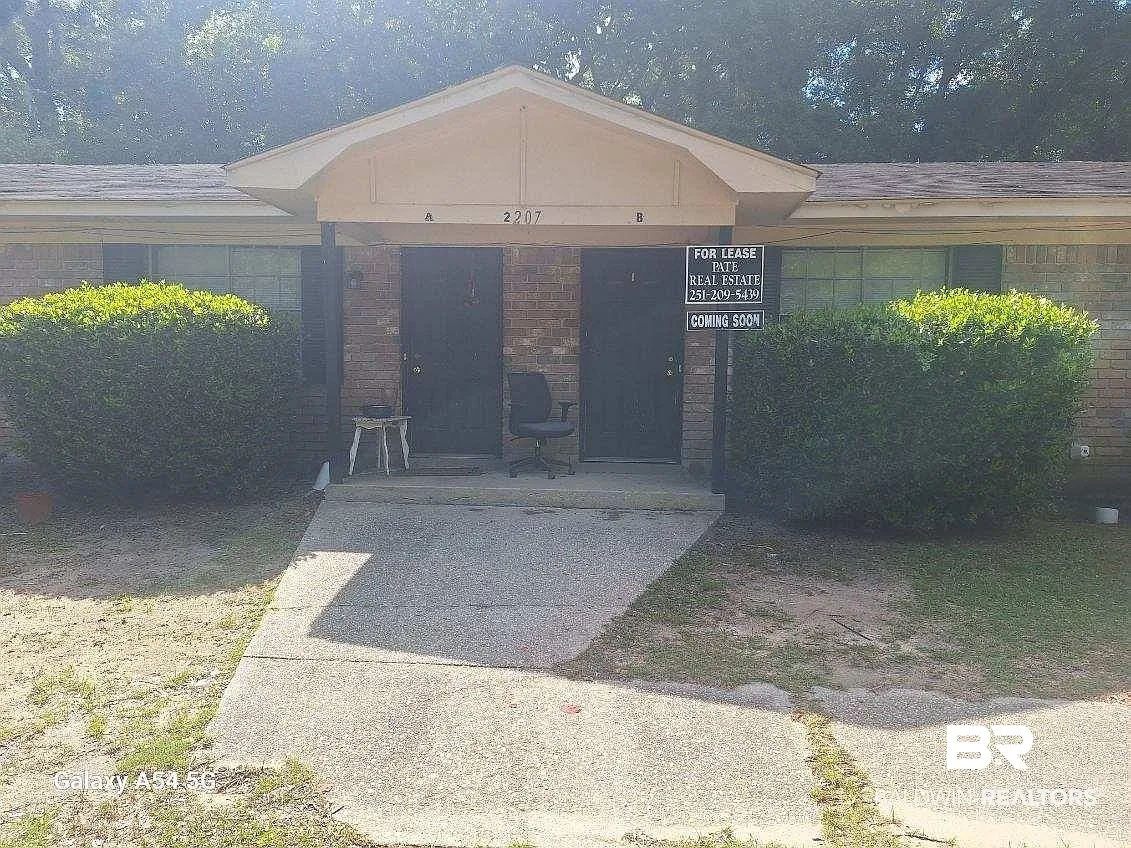2 bed, 1.0 bath, 1000 sqft, $1,100 — Photo 1