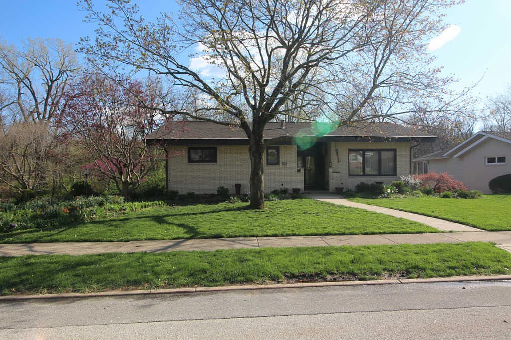 217 Parkview Dr photo 1