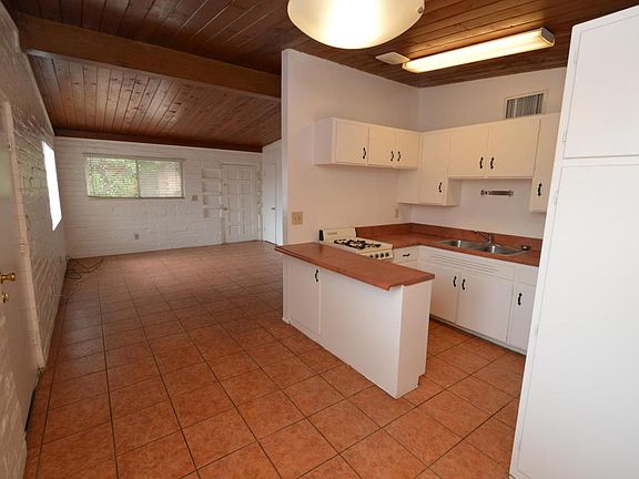 3rd image of 3527 E Florence Dr