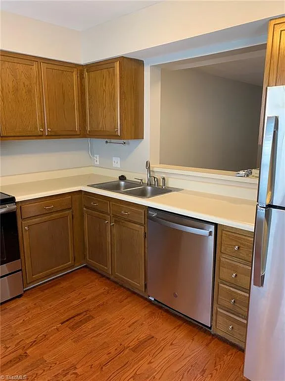 2 bed, 2.5 bath, $1,500 — Photo 2