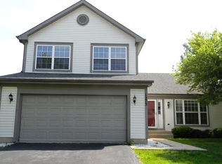 1275 Cobblers Xing, Elgin, IL 60120