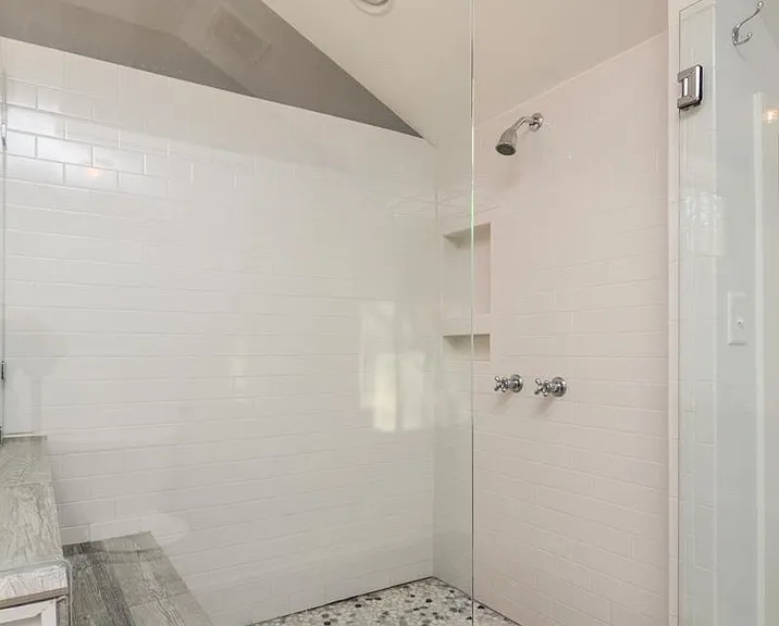 1542 Douglas Ave — Photo 16