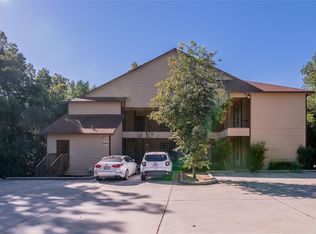 1239 20th St #B, Huntsville, TX 77340