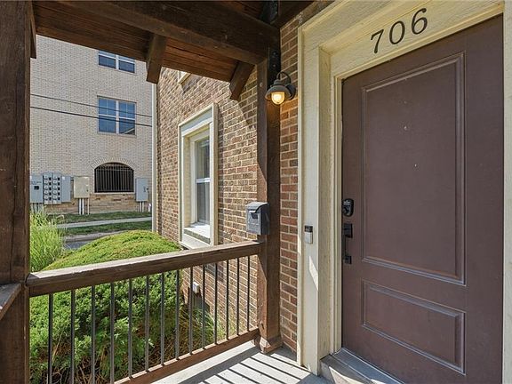 3rd image of 706 W 46th St #706