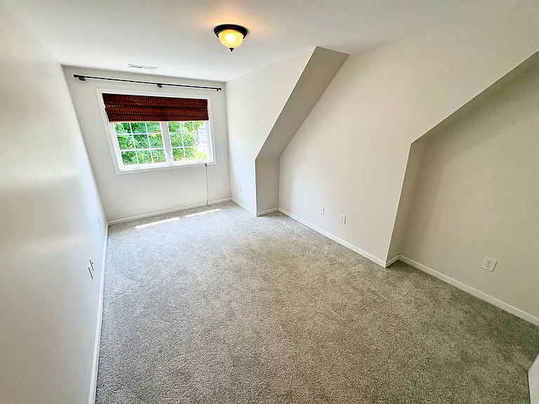 1233 Plymouth Ave — Photo 35