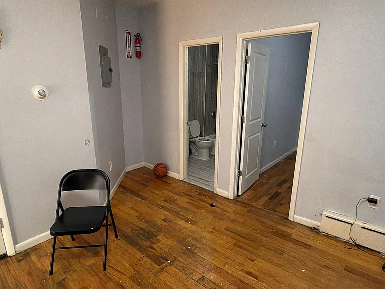 1217 Gilbert Pl #1F — Photo 7