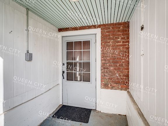 3rd image of 901 W Beverley St APT 1