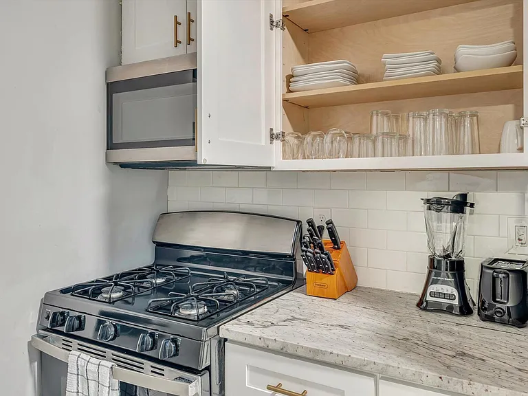 3106 Gurney Ave #1S — Photo 4