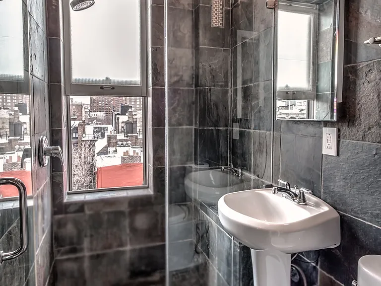 92 Perry St #19 — Photo 4