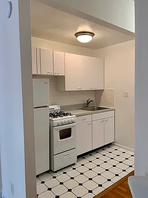 Rented by City Connections Realty | media 8