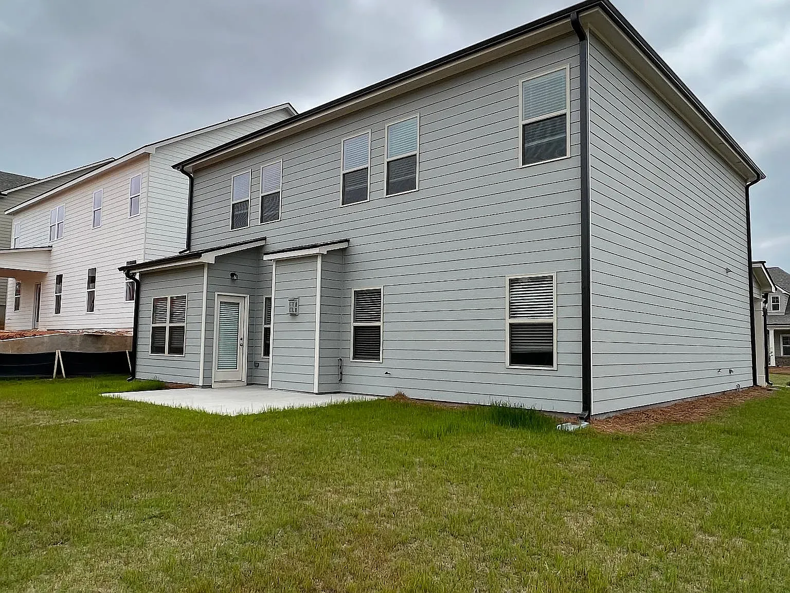 4 bed, 2800 sqft, $2,585 — Photo 4