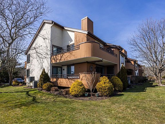 5th image of 113 Breton Ct #113