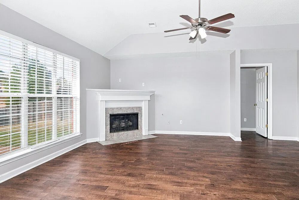 4 bed, 3.0 bath, 2300 sqft, $2,250 — Photo 4