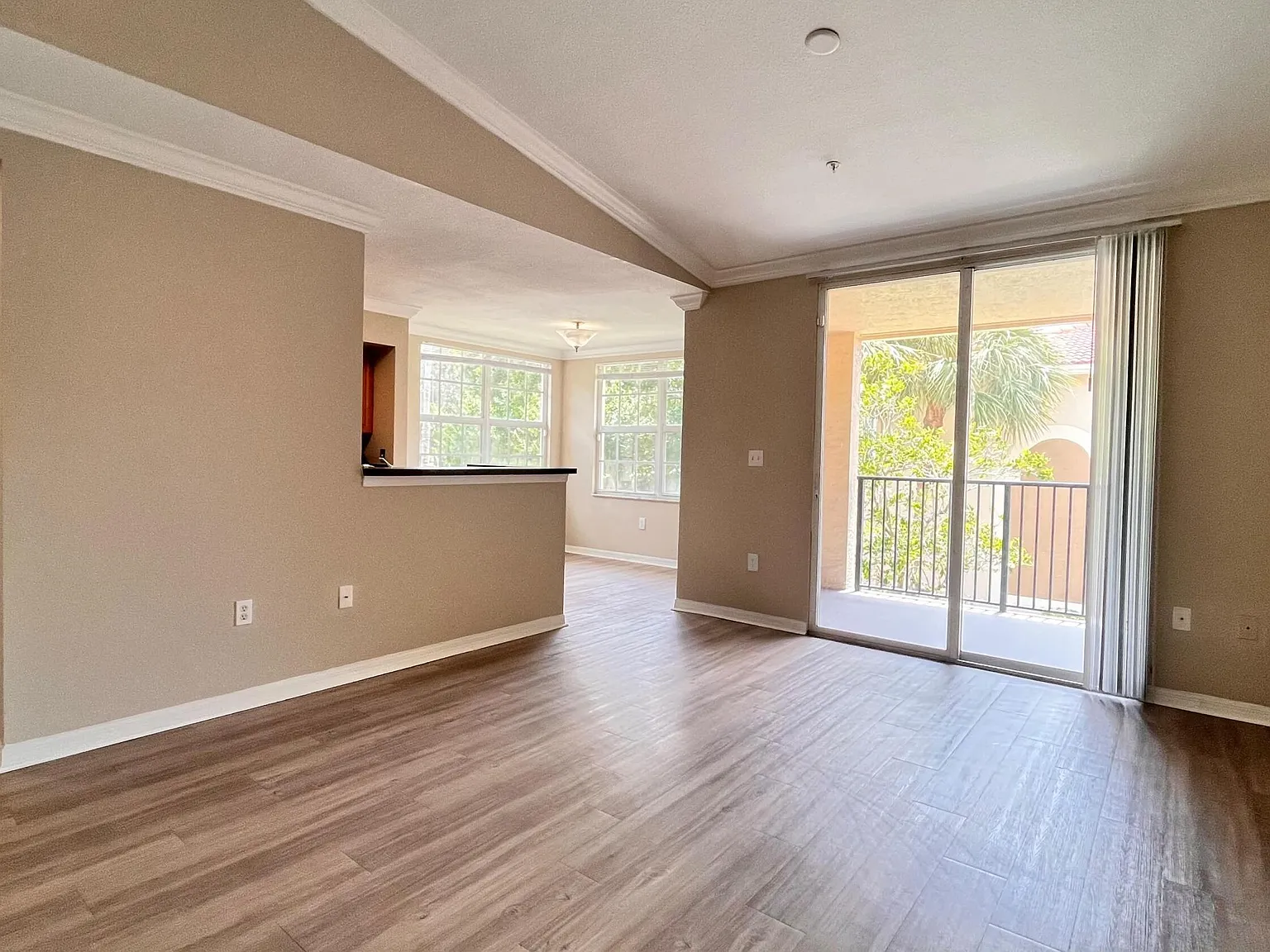 1 bed, 1.0 bath, 700 sqft, $1,895 — Photo 3
