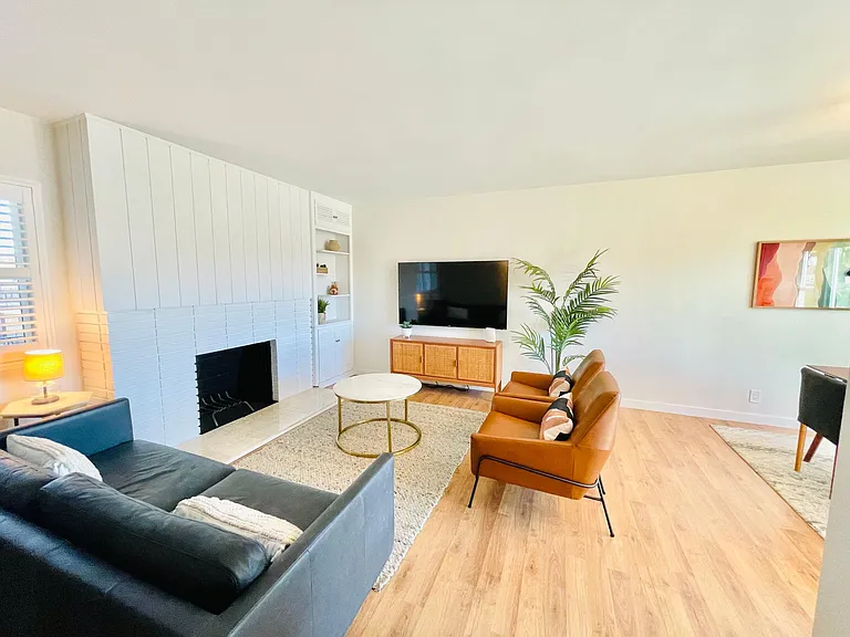 211 E California Ave — Photo 5