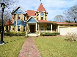 9108 Lazy Ln, Hitchcock, TX 77563