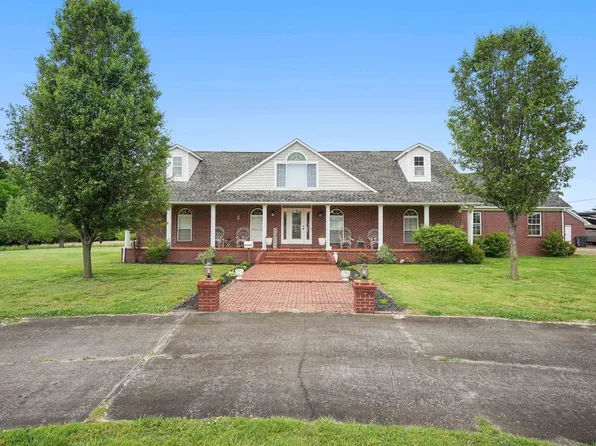 450 W Tucker Rd, Mayfield, KY 42066