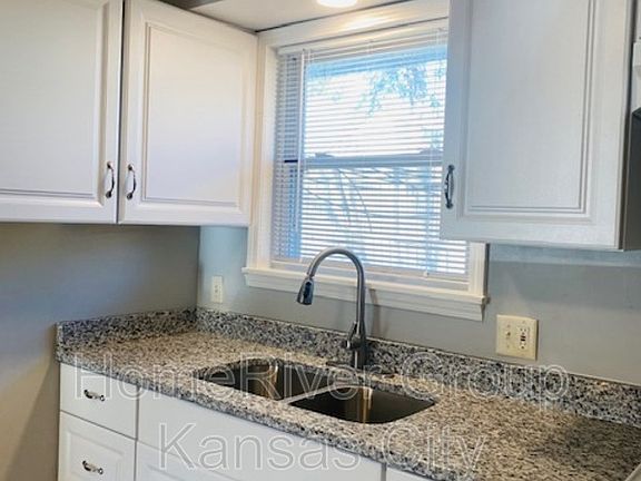 4th image of 2328 S Grand Ave Unit A