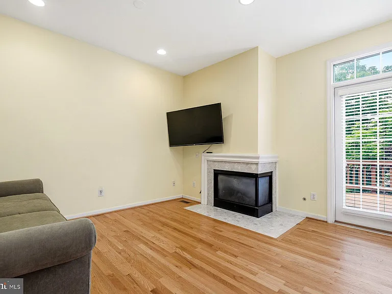 20866 Trinity Sq — Photo 13