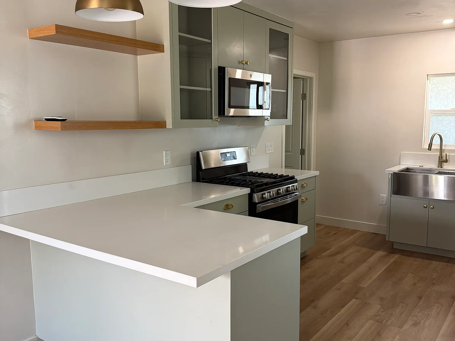 2 bed, 900 sqft, $2,500 — Photo 3