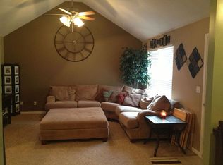 2108 E Sycamore St, Tonganoxie, KS 66086