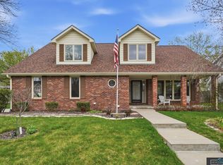 6600 Crooked Creek Dr, Lincoln, NE 68516