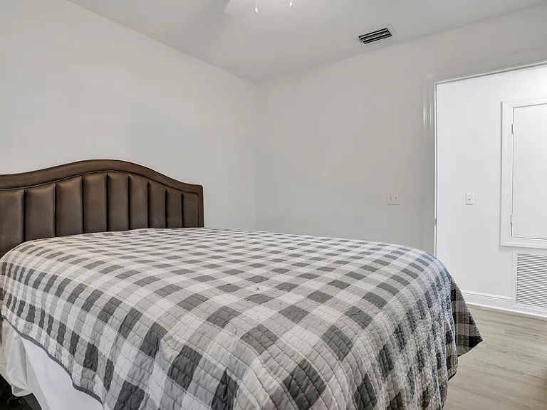 148 S Thornton Ave — Photo 27