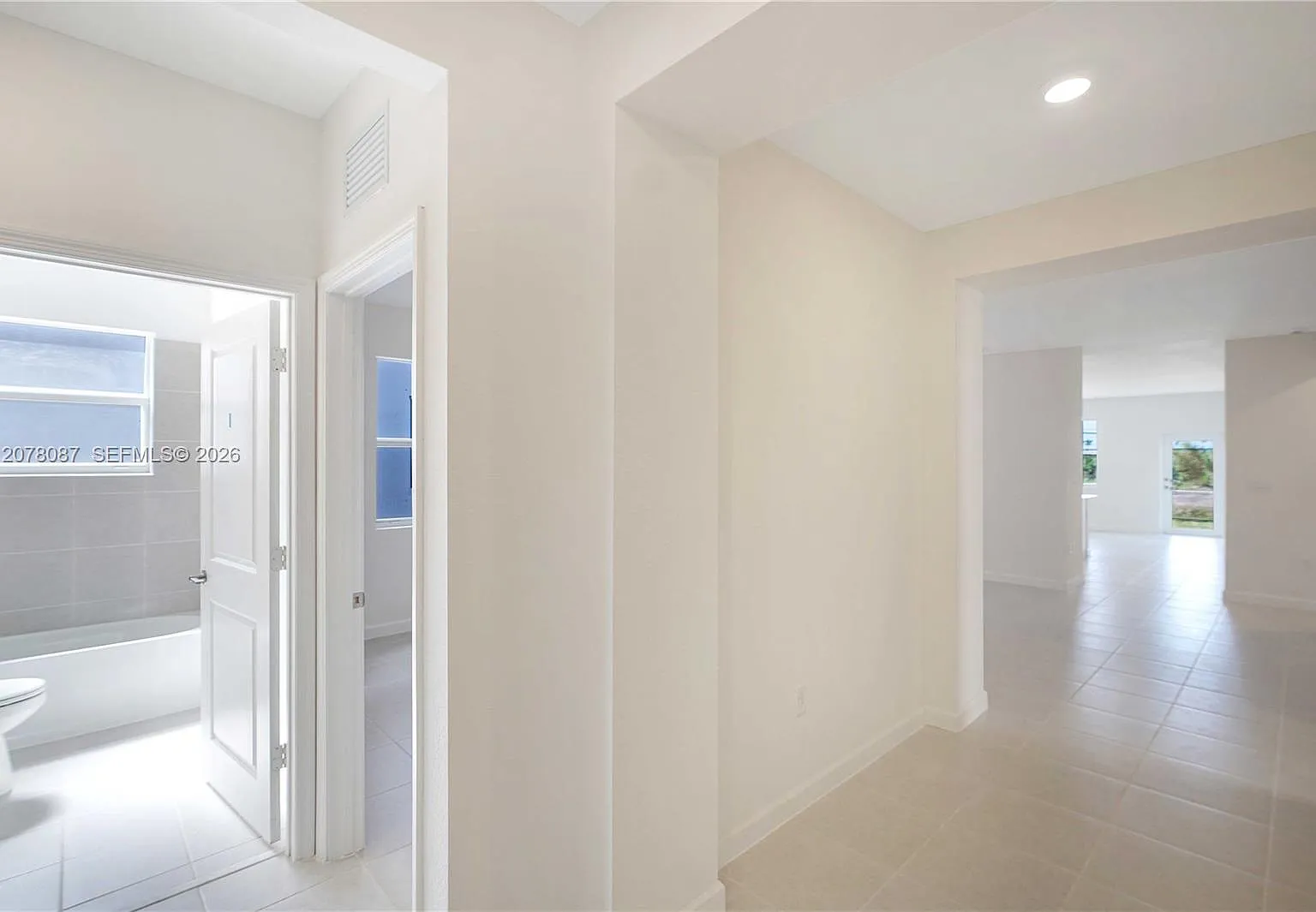 4 bed, 1000 sqft, $4,300 — Photo 2