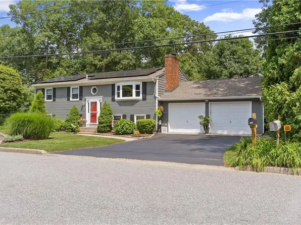 113 Surrey Ln, West Warwick, RI 02893