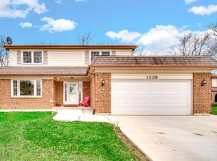 1228 N Hickory Trl, Addison, IL 60101