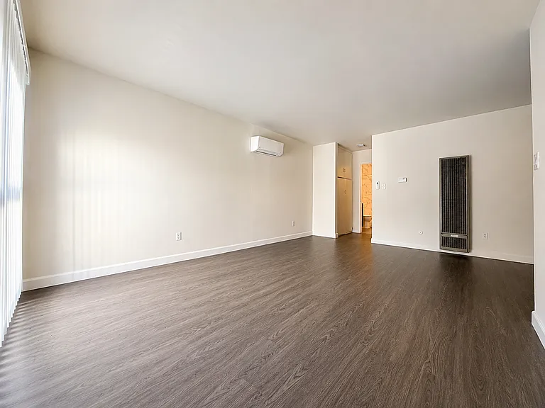 7516 Parkway Dr #1E — Photo 3
