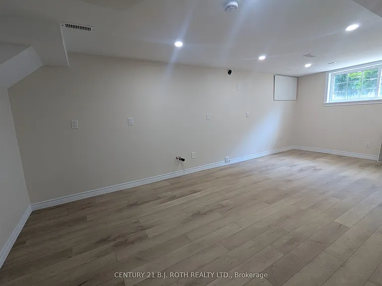 756 Hastings Ave — Photo 9