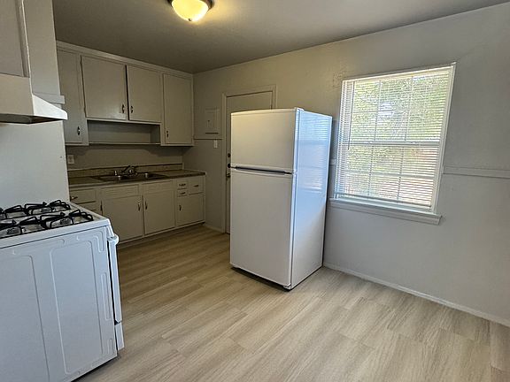 2nd image of 2105 Colorado Ave #D