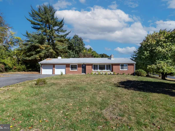 1084 Flora Ln, Upper Chichester, PA 19061