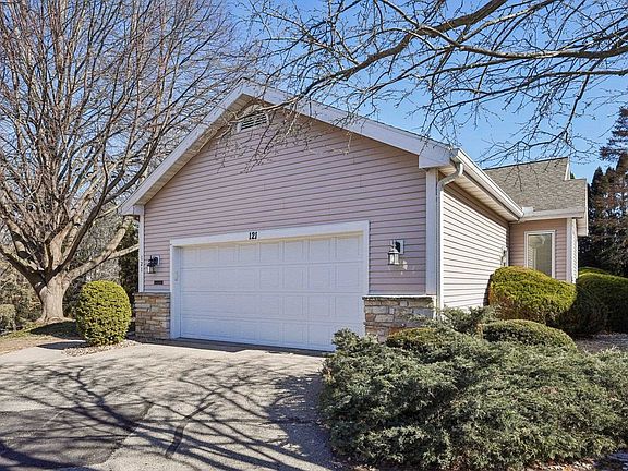 2nd image of 121 N Oak Grove Dr #17