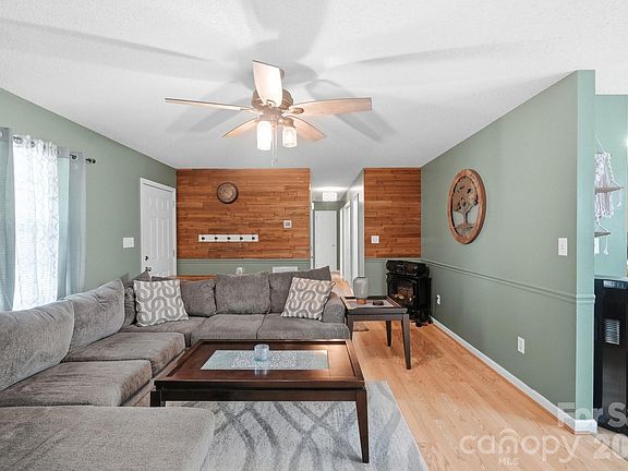 5th image of 1001 Highland Woods Dr