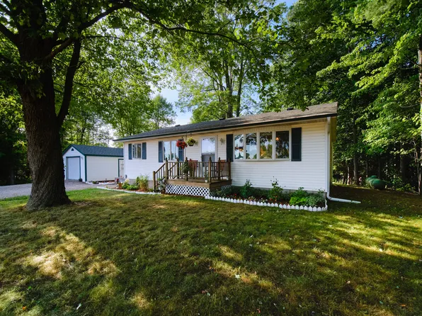 5744 Jones Rd, Onekama, MI 49675