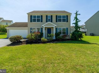 325 Willow Dell Ln, Leola, PA 17540
