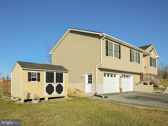 3rd image of 340 Sara Ann Avenue