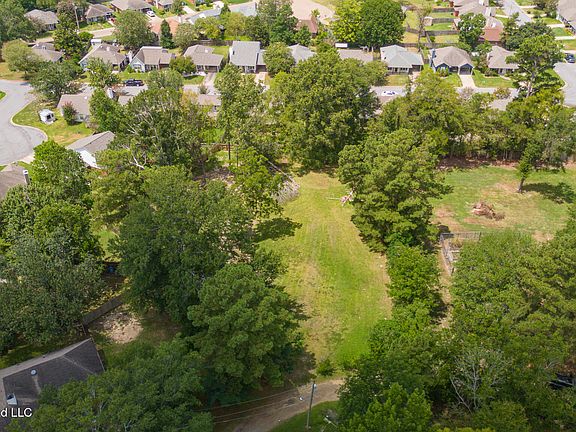 5th image of Woody Dr