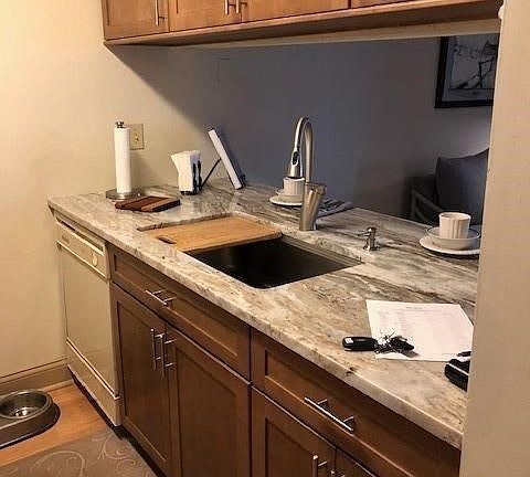 4th image of 509 W Lakeshore Dr APT C4